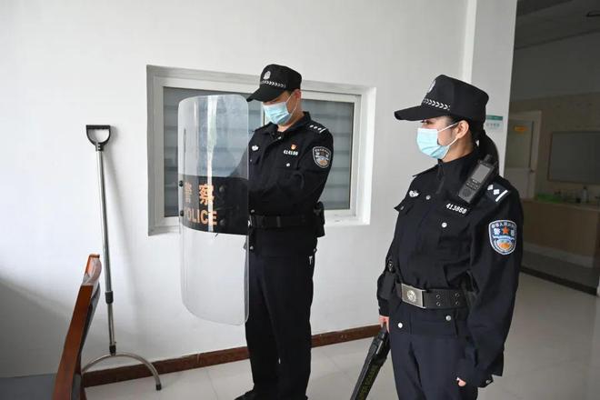 息县法院:筑牢安全防线 保障法庭秩序